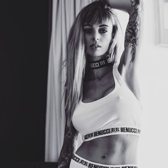 Meet your posher - Picture 3 of 8